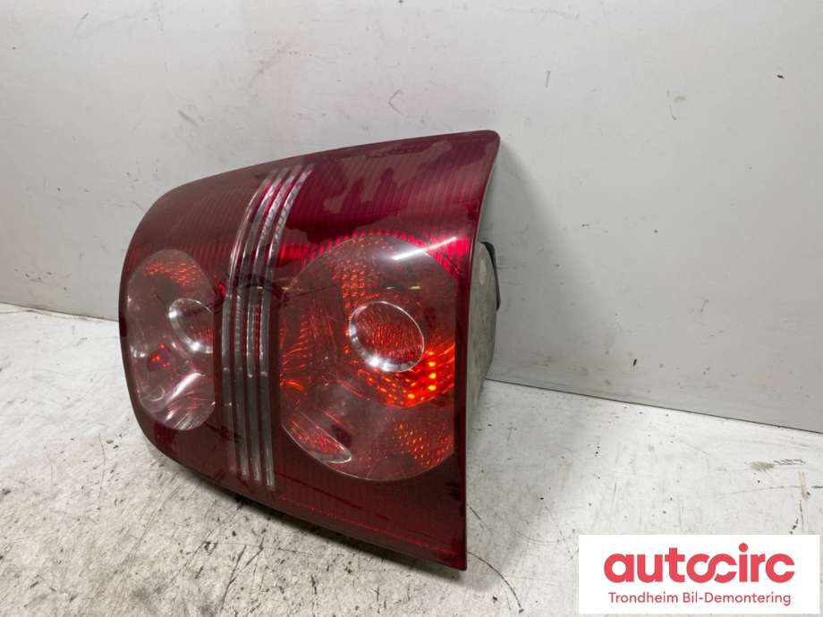 Baklykt høyre til VW Touran 2007-2010 (Type I, Fase 2)  (1T0 945 096 N|)