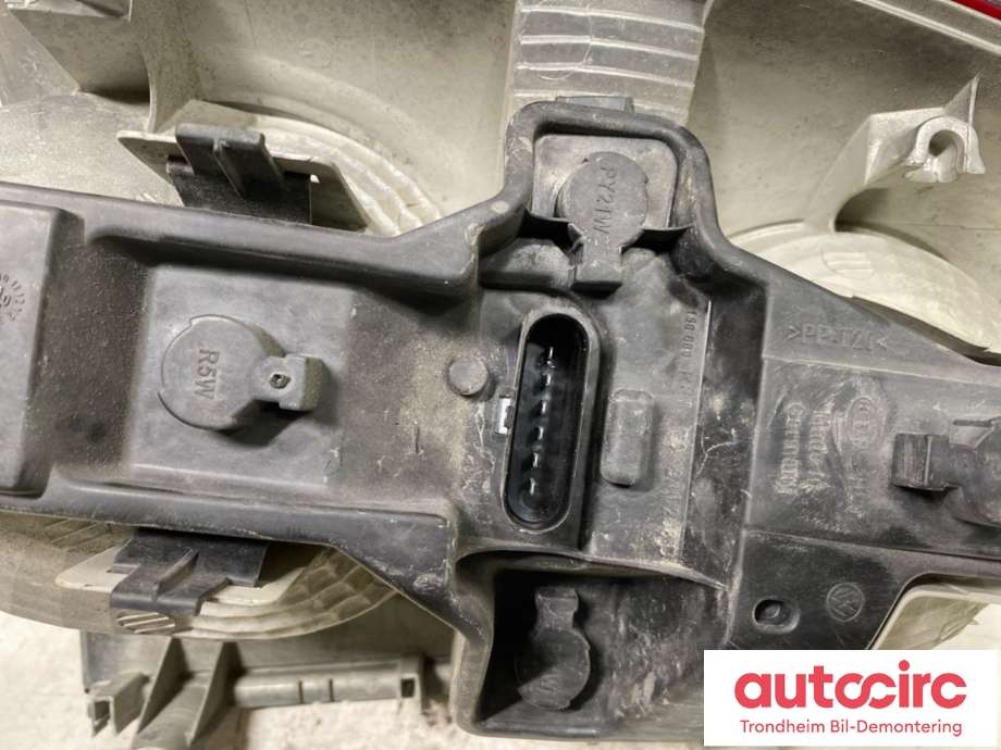Baklykt høyre til VW Touran 2007-2010 (Type I, Fase 2)  (1T0 945 096 N|)