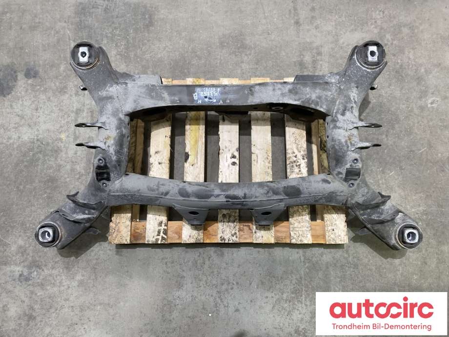Travers bak til BMW 1-Serie, 2015-2019 (Fase 2) (F20/F21) (F20/F21) (33 31 6 851 656)