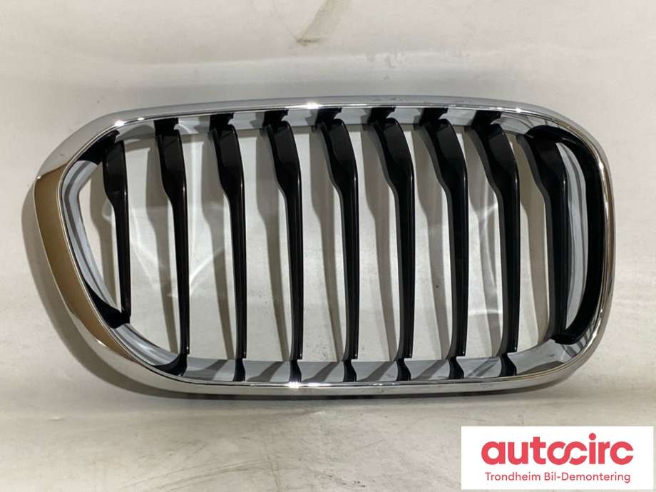 Grill høyre til BMW 1-Serie, 2015-2019 (Fase 2) (F20/F21) (F20/F21) (51137371686)