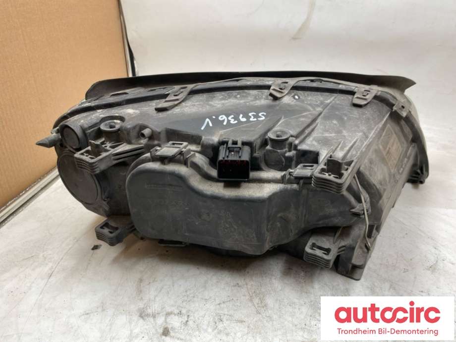Frontlykt venstre halogen til Volvo V70 2007-2013 (Type III, Fase 1)  (31214351|)