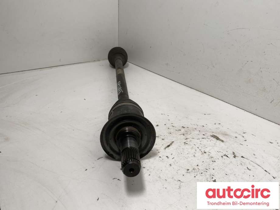 Drivaksel høyre bak, bensin/automat til BMW 1-Serie 2015-2019 (Fase 2) (F20/F21) (F20/F21) (33 20 7 629 302|)
