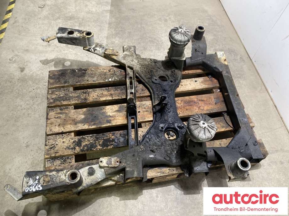 Travers foran hoved til Mercedes Vito/Viano 2004-2010 (Fase 1) (W639) (W639) (A 639 330 20 06|)