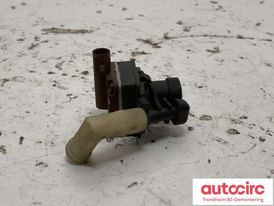 Parkeringskamera foran til VW Amarok 2022-->> (Type II)  (FOMOCO|ML3T-19G490-BC|2HJ980546G|)