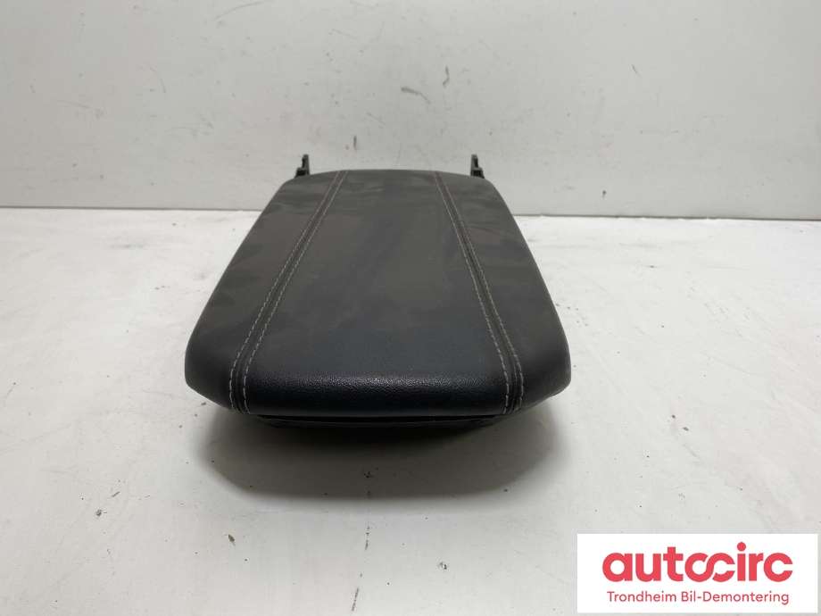 Midtarmlene foran til VW Amarok 2022-->> (Type II)  (2HJ 864 207 L|)