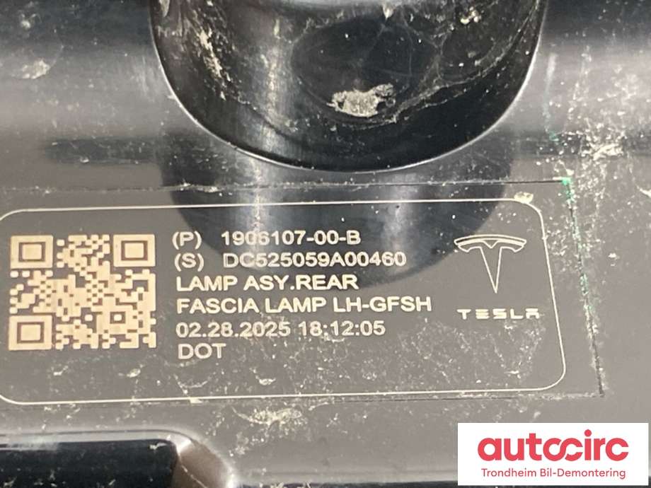 Baklykt fra støtfanger venstre til Tesla Model Y 2024-->> (Type II)  (1906107-00-B|1979444-00-C|)