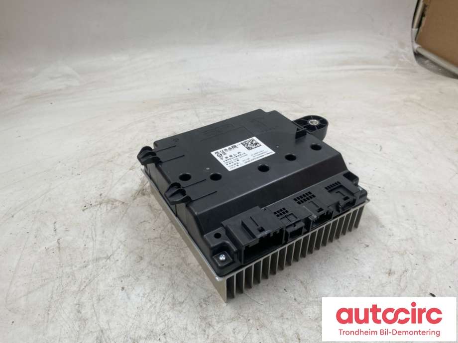 Bilstereo forsterker til Tesla Model Y 2024-->> (Type II)  (2065912-20-A|2065912-10-A|)