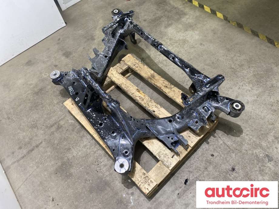 Travers bak til Tesla Model Y 2024-->> (Type II)  (1344580-00-B|1344580-10-A|)