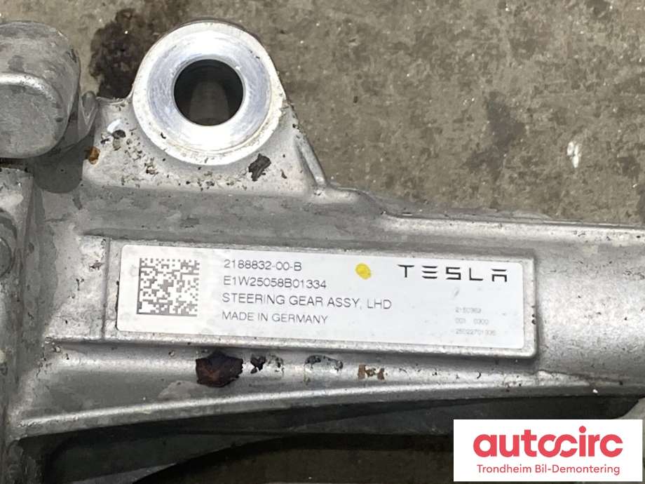 Tannstang elektrisk til Tesla Model Y 2024-->> (Type II) (2188832-00-B|)