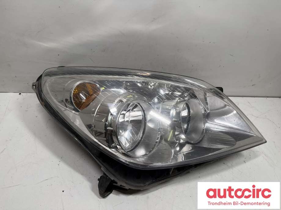 Frontlykt høyre halogen til Opel Astra H 2004-2009 (HELLA|93190070|1EG 270 370-42|)