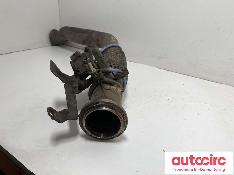 Eksos fremre til Mercedes Vito 2014-->> (W447) (W447) (A 447 490 32 01|A 447 490 87 01|A 000 905 47 14| A 000 905 95 13)
