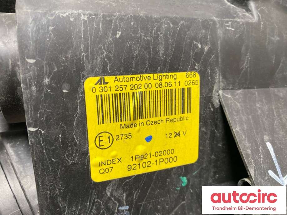 Frontlykt høyre halogen til Kia Venga 2010-2017  (921021P000|)