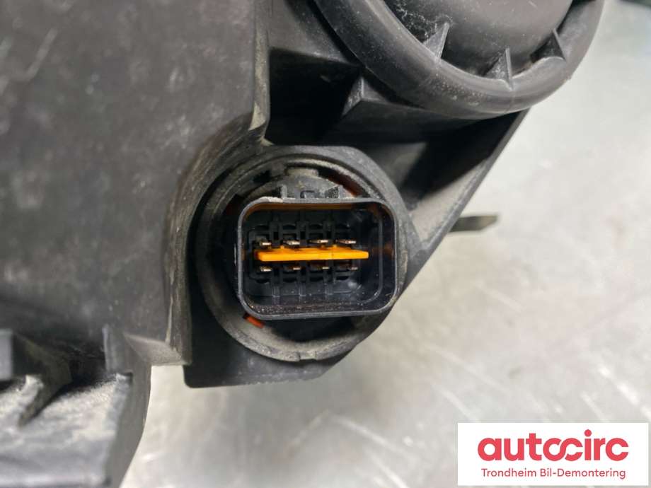 Frontlykt venstre halogen til Kia Venga 2010-2017 (921011P000|)