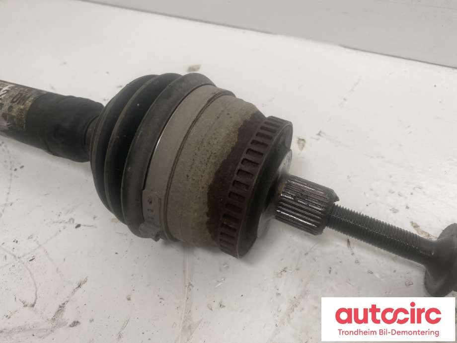 Drivaksel høyre foran, bensin/automat til VW Passat 2001-2005 (B5,3BG) (B5,3BG) (8D0 407 452 DX|)