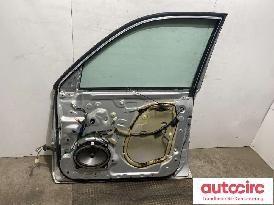 Dør høyre foran til Toyota Land Cruiser 120 2002-2009  (6711160320|)