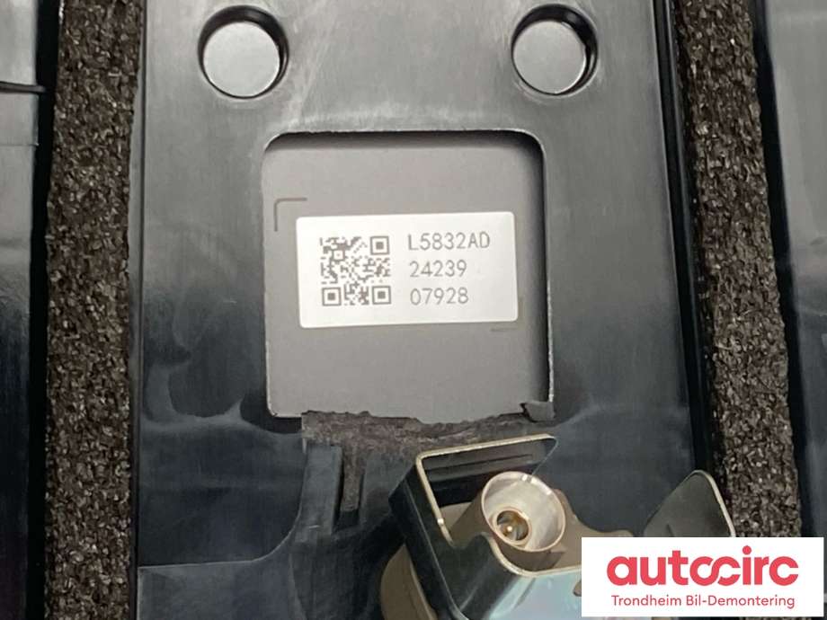 Karosseri: b-stolpe til Tesla Model Y 2024-->> (Type II)  (VENSTRE SIDE|1937558-00-B|)