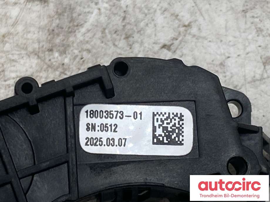 Bryter blink til Tesla Model Y 2024-->> (Type II) (2072998-00-B|)