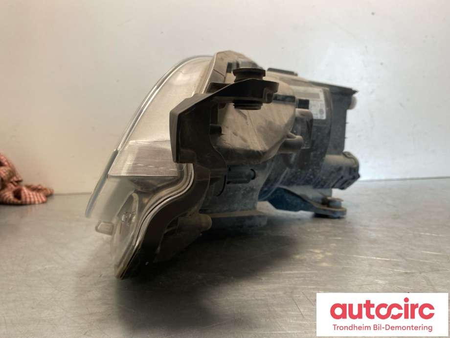 Frontlykt høyre halogen til VW E-Up 2013-2019  (HELLA|1S1941016N|)