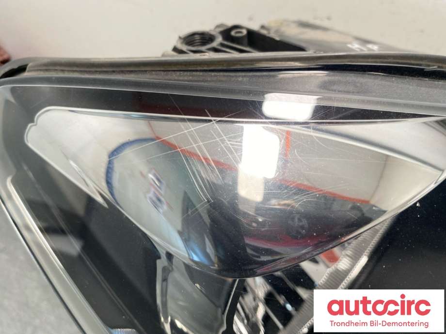 Frontlykt høyre halogen til VW E-Up 2013-2019  (HELLA|1S1941016N|)