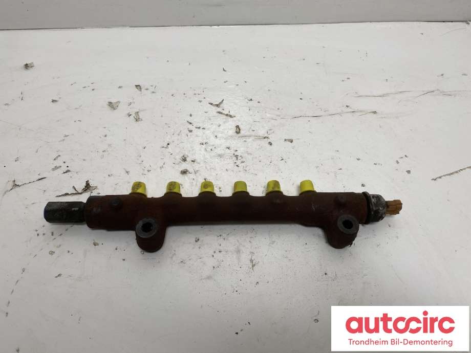 Dyseskinne (fuelrail) til Mitsubishi Outlander, 2012-2015 (Type III, Fase 1)  (1465A404)