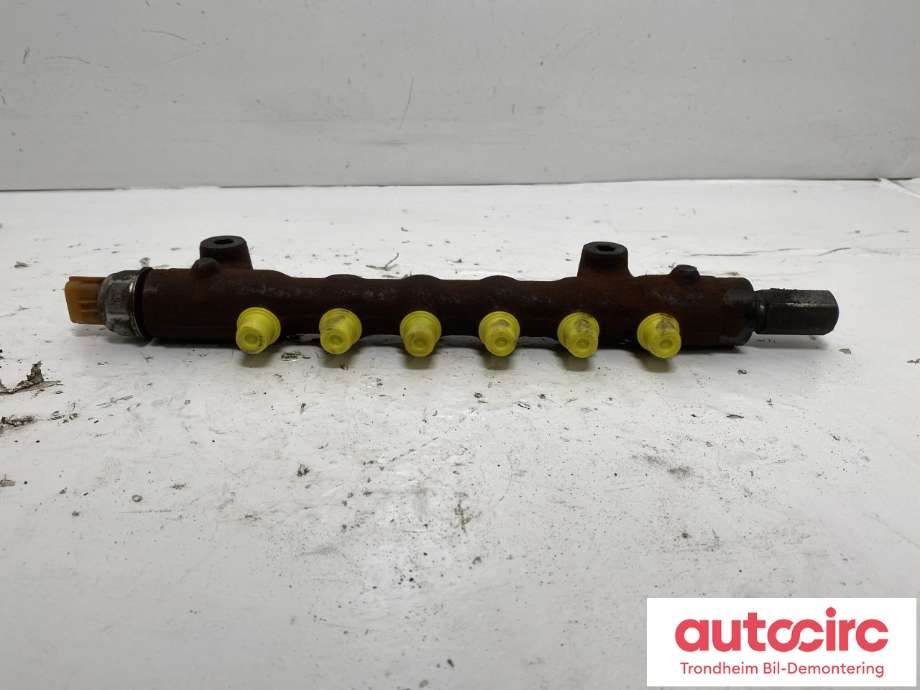 Dyseskinne (fuelrail) til Mitsubishi Outlander 2012-2015 (Type III, Fase 1)  (1465A404|)