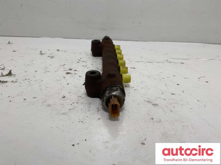 Dyseskinne (fuelrail) til Mitsubishi Outlander 2012-2015 (Type III, Fase 1)  (1465A404|)