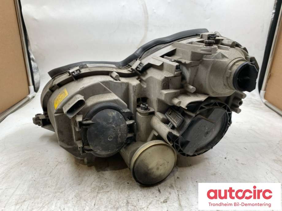Frontlykt høyre halogen til Mercedes C-Klasse 2004-2007 (Fase 2) (W203) (W203) (A 203 820 11 59|A 203 820 31 61|)