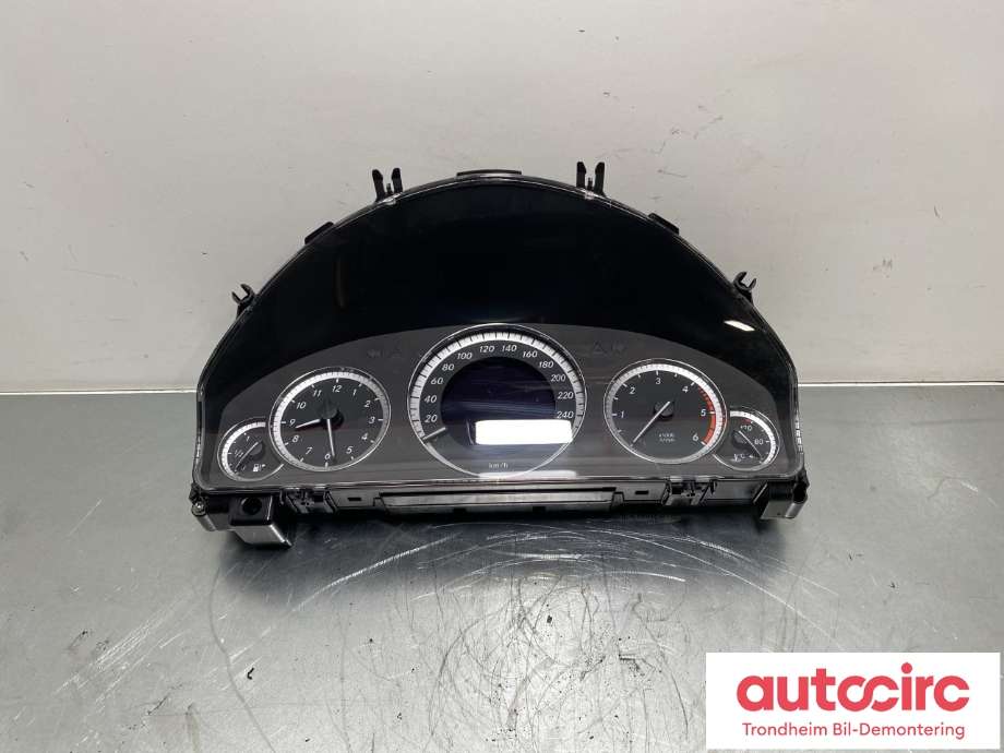 Instrumentpanel til Mercedes E-Klasse, 2009-2013 (Fase 1) (W212) (W212) (A 212 900 33 13)