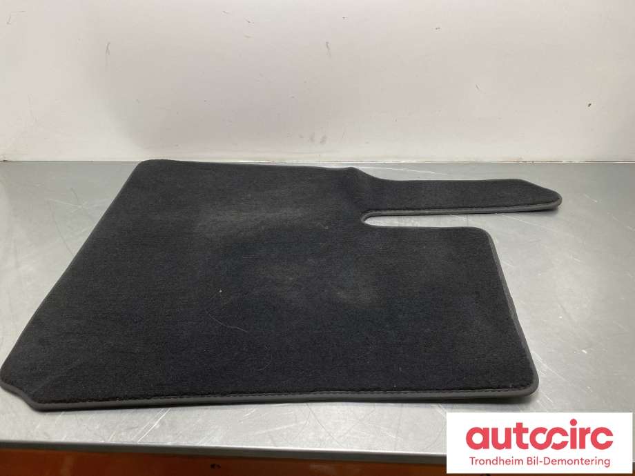 Gulvmatte sett til Tesla Model Y, 2021-2024 (Type I)  (1493064-00-C)