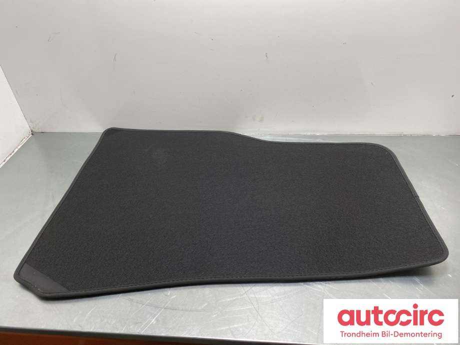 Gulvmatte sett til Tesla Model Y 2021-2024 (Type I)  (1493064-00-C|1493064-00-D|1855221-00-A)