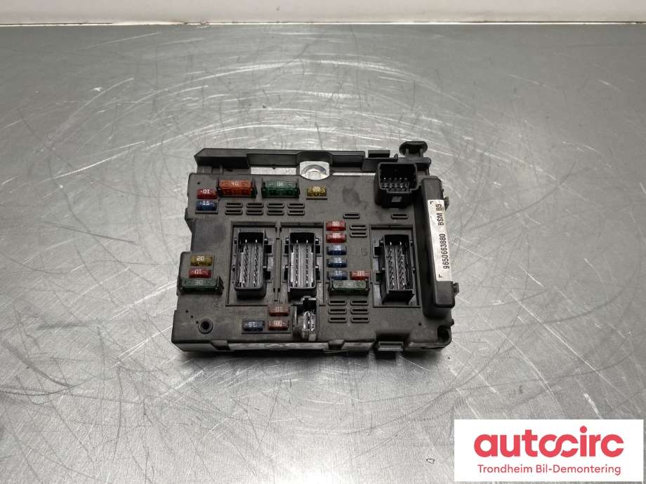 Sikringsboks motorrom til Peugeot 307 2001-2004 (Fase 1) (9650663880|6500Y1|)