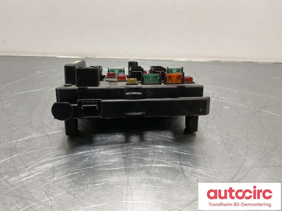 Sikringsboks motorrom til Peugeot 307 2001-2004 (Fase 1) (9650663880|6500Y1|)