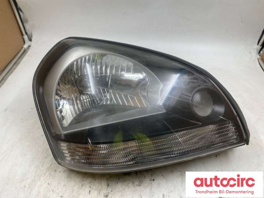 Frontlykt høyre halogen til Hyundai Tucson, 2003-2009  (921022E022)
