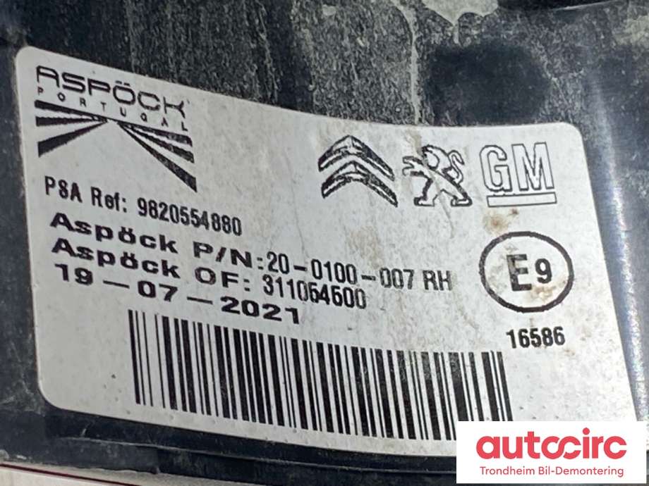 Baklykt høyre til Peugeot Partner 2019-->> (Type III)  (9820554880|)
