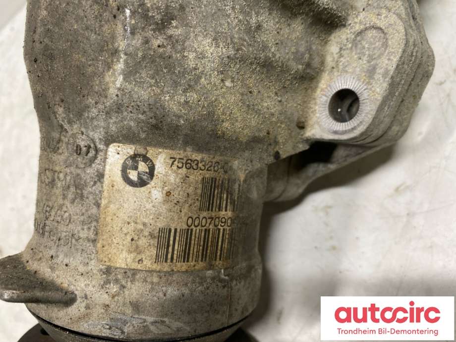 Kardang klokke foran til BMW 5-Serie 2003-2010 (E60/E61) (E60/E61) (31 50 7 555 877|)