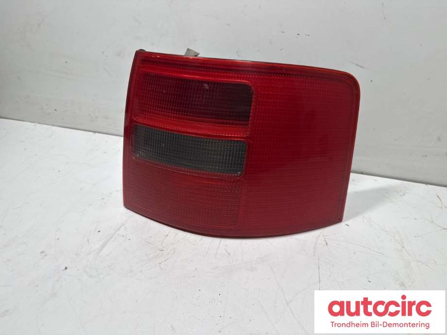 Baklykt høyre ytre til Audi A6, Allroad 2000-2005 (Type I) (C5) (C5) (MAGNETI MARELLI|4B9 945 096 D|)