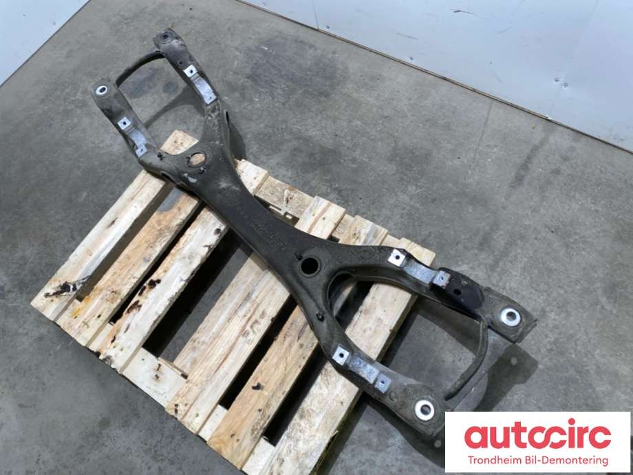 Travers bak til Audi Q7 2010-2015 (Type I, Fase 2)  (7L8 512 369|)