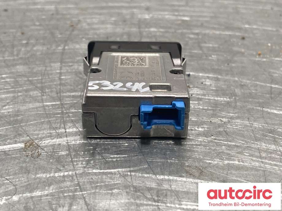 Dashbord diverse til BMW 3-Serie 2018-->> (G20) (G20) (DOBBEL USB-C LADER|84 10 5 A84 160|8 711 938|)