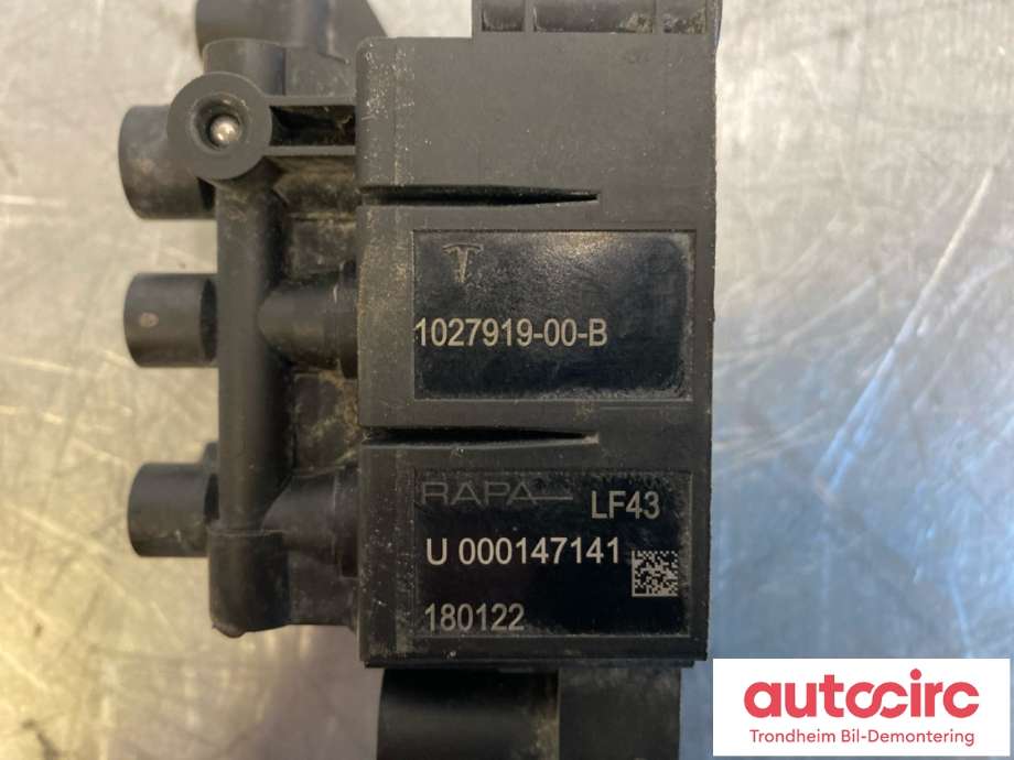 Ventilblokk luftfjæring til Tesla Model X 2016-->> (1027919-00-B|)