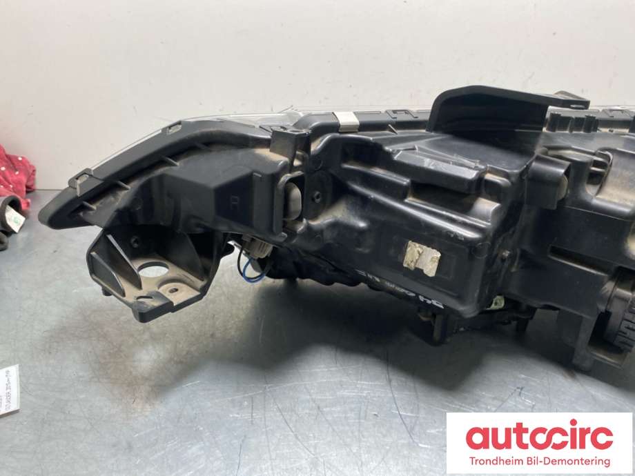 Frontlykt høyre full-LED til Mitsubishi Outlander 2015-->> (Type III, Fase 2)  (8301D332|)