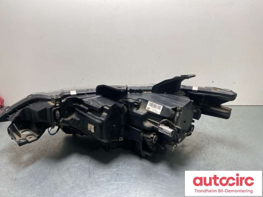 Frontlykt høyre full-LED til Mitsubishi Outlander 2015-->> (Type III, Fase 2)  (8301D332|)