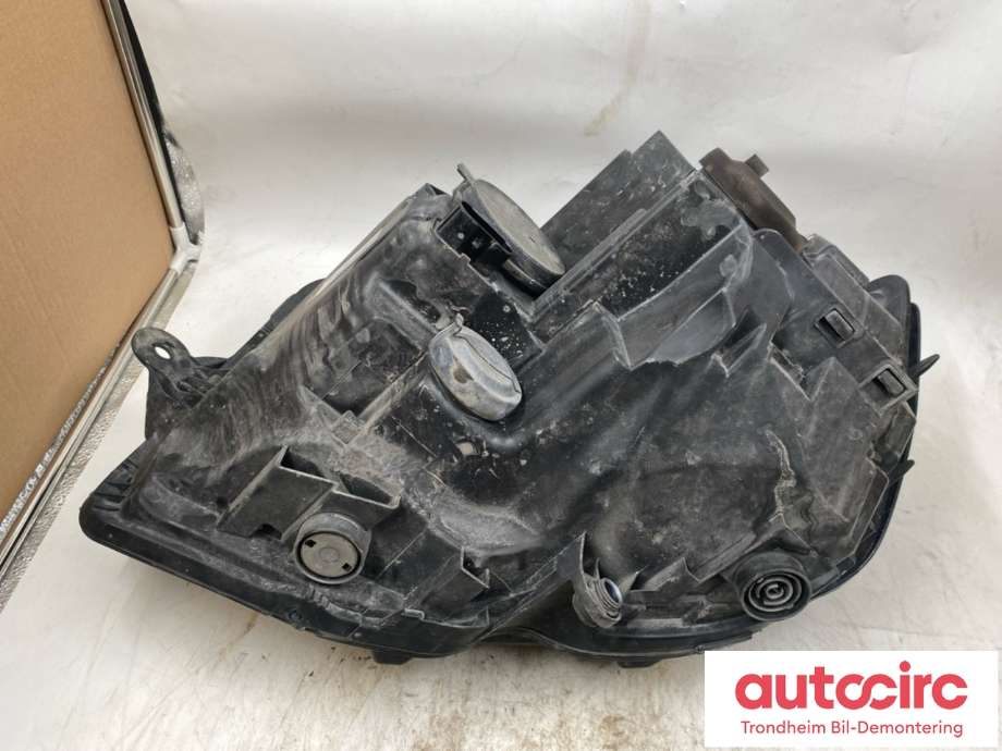 Frontlykt høyre halogen til VW Transporter / Caravelle 2015-2019 (T6) (T6) (VALEO|7E1 941 016 AD|)