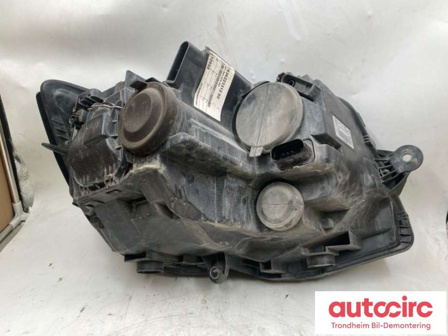 Frontlykt venstre halogen til VW Transporter / Caravelle 2015-2019 (T6) (T6) (VALEO|7E1 941 015 AD|)