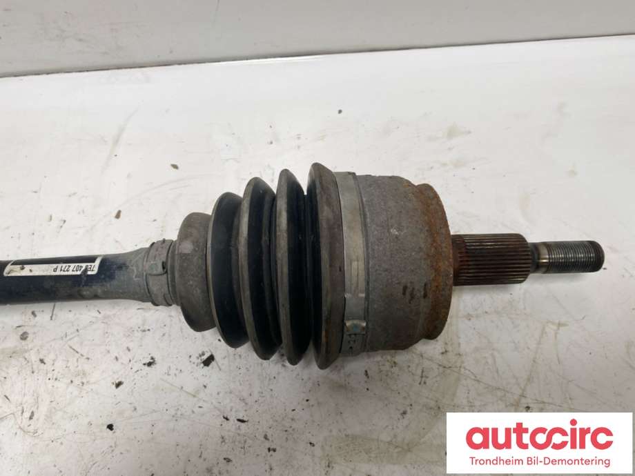 Drivaksel venstre foran, diesel/automat til VW Transporter / Caravelle 2015-2019 (T6) (T6) (7E0 407 271 P|7LA 407 271 E|)