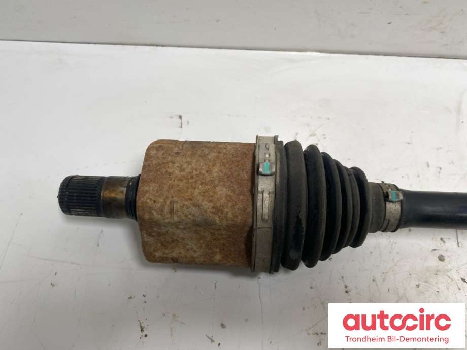 Drivaksel venstre foran, diesel/automat til VW Transporter / Caravelle 2015-2019 (T6) (T6) (7E0 407 271 P|7LA 407 271 E|)