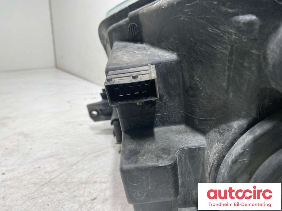 Frontlykt høyre halogen til Peugeot Partner 2002-2008 (Type I, Fase 2) (6205 AW|)