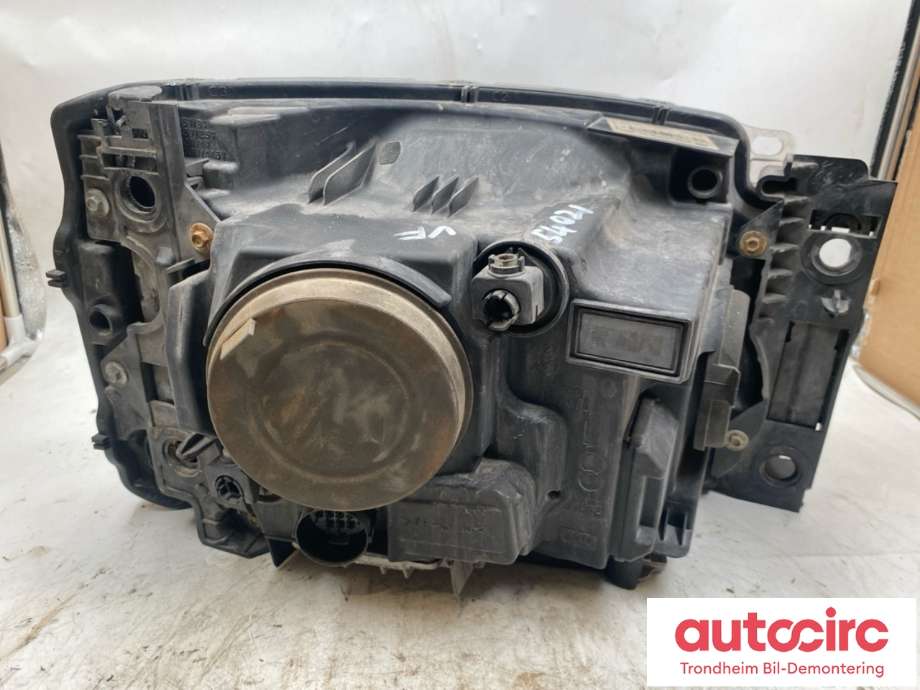 Frontlykt venstre xenon til Land Rover Discovery 2009-2017 (Type IV) (VALEO|EH22-13W029-HD|LR052389|EH2213W030HE)