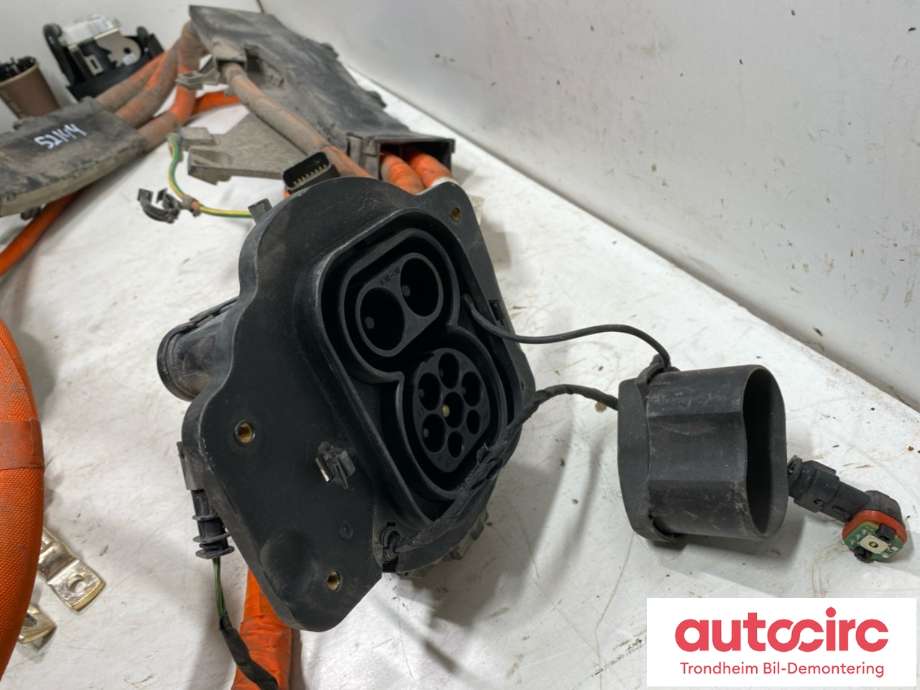 Batterilader inntak/luke til Polestar 2 2020-->> (32232682|32286754|)