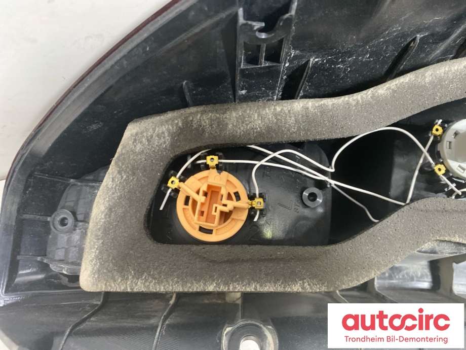 Baklykt venstre til Toyota Land Cruiser 120 2002-2009  (8156160621|)