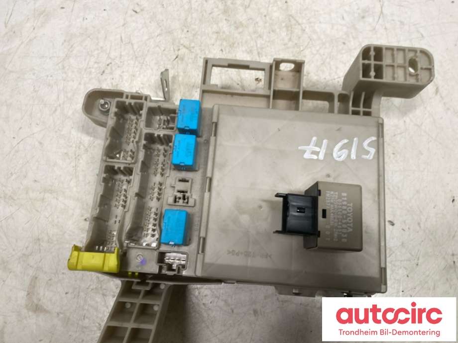 Sikringsboks kupe til Toyota Land Cruiser 120 2002-2009 (8273060110|)